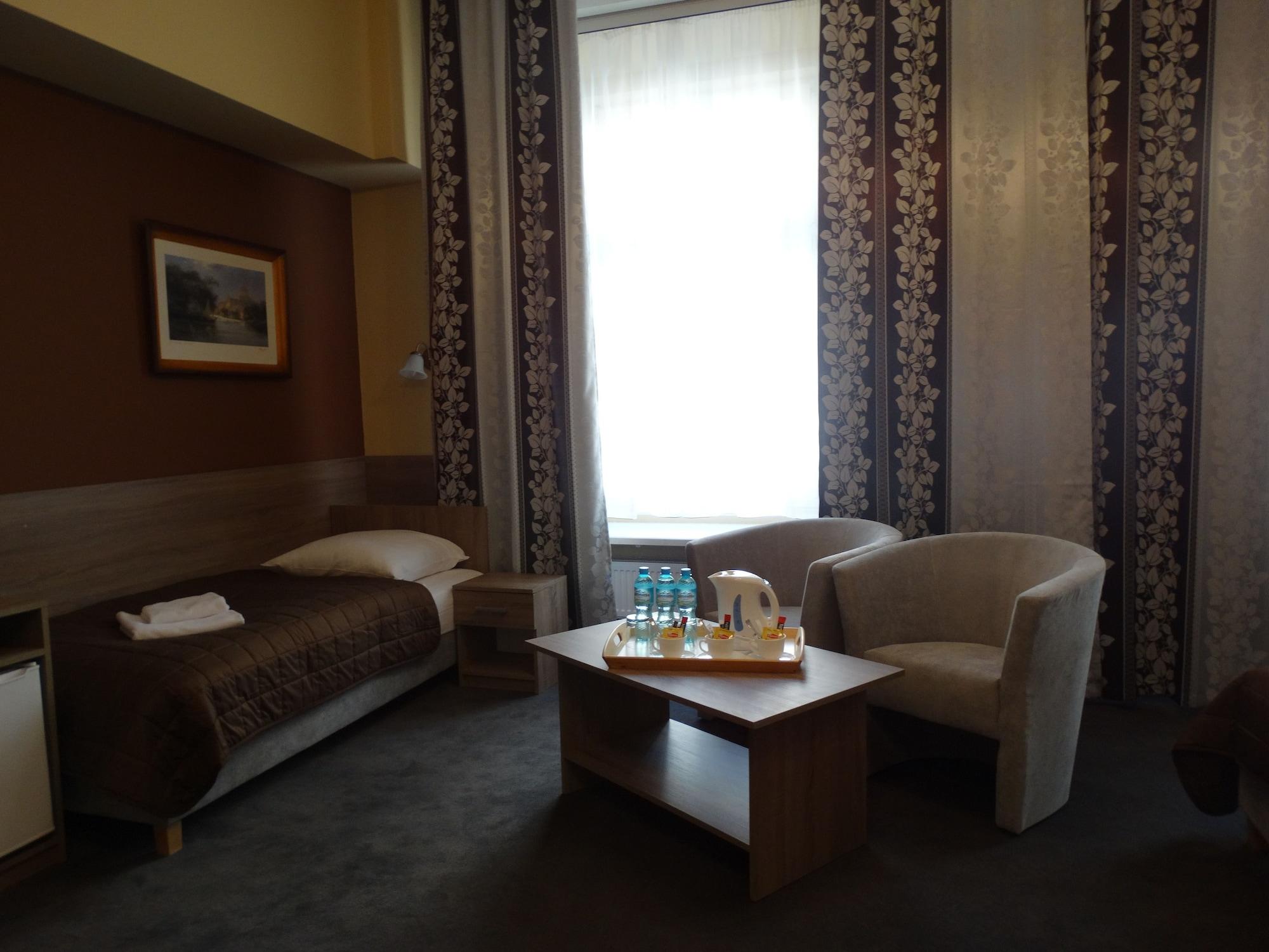 Hotel Maksymilian Krasków Dış mekan fotoğraf
